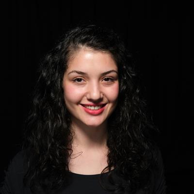 ESRA Ö.